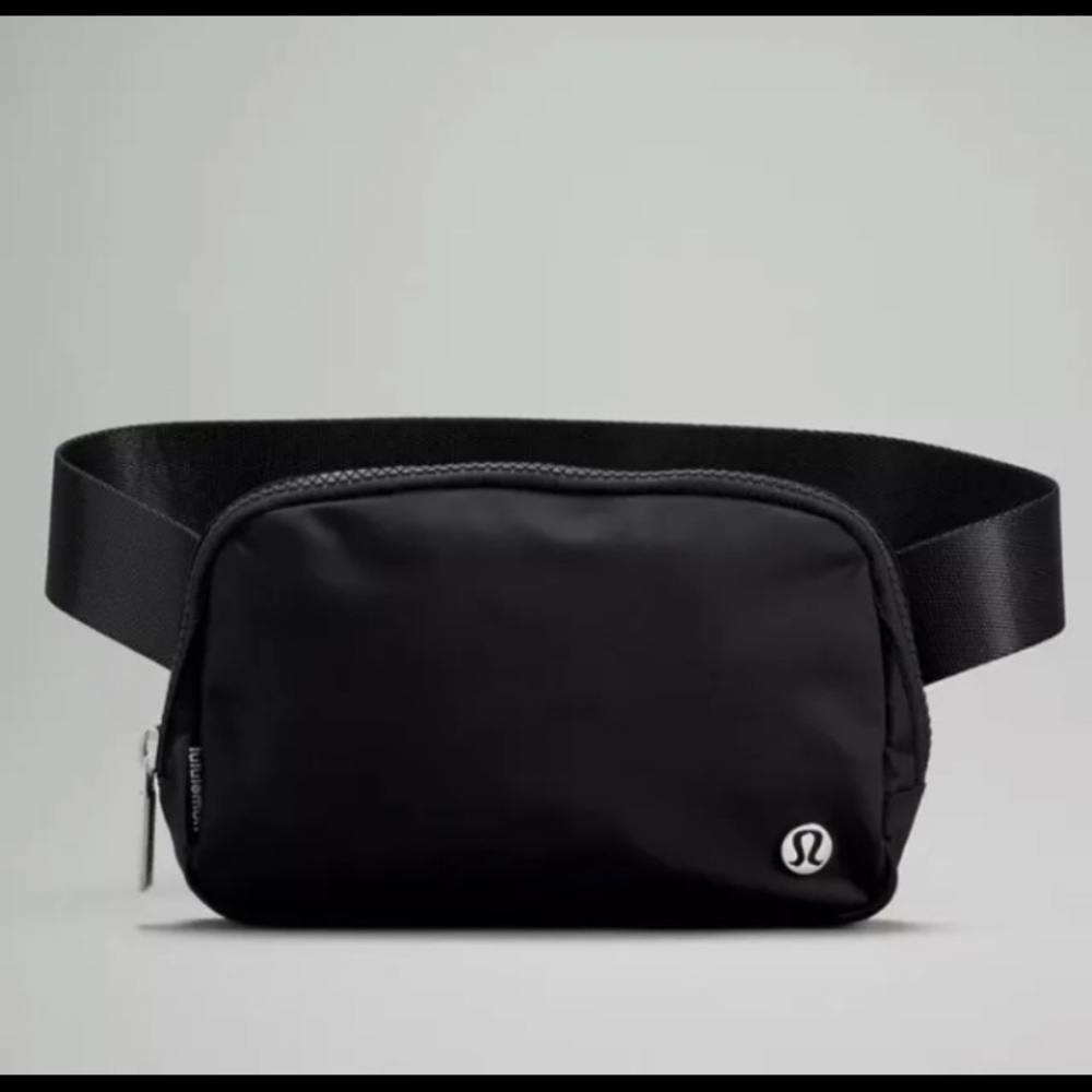 Lululemon everywhere bag in Black NWT